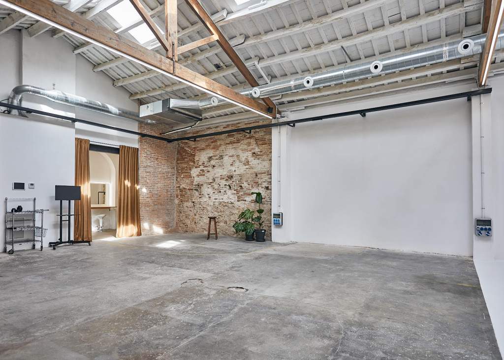 Alquiler Estudio Fotográfico en Barcelona · openbcn studios Alquiler de estudio fotográfico con luz natural en Barcelona | Daylight Photo studio rental with Kitchen in Barcelona