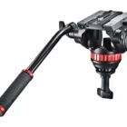 sistema de trípode fluido Manfrotto MVH502A con patas 546B disponible en alquiler en Barcelona