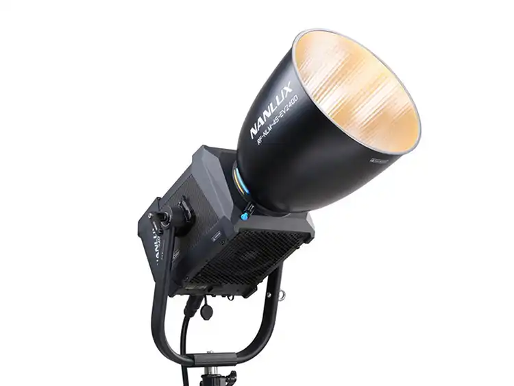 alquiler-nanlux-2400B-barcelona-openbcn-studios-01 Alquiler Nanlux Evoque 2400B Bi-Color en Barcelona, foco LED profesional de alta potencia para cine y fotografía