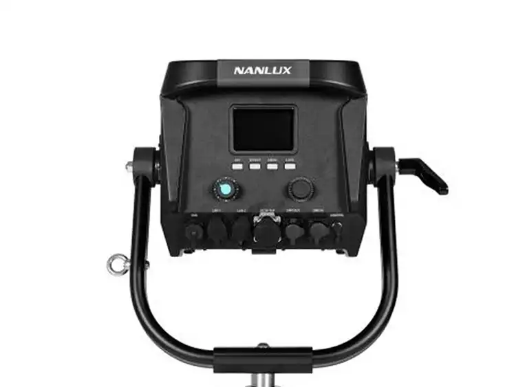 Nanlux Evoque 2400B Bi-Color en openbcn studios Barcelona, iluminación profesional para producciones foto y vídeo