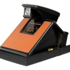 Polaroid SX-70 en estudio fotográfico Barcelona, cámara vintage para shootings de moda y campañas visuales