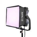 Nanlite Alien 300C panel LED RGBWW encendido con softbox integrado