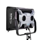 Nanlite Alien 300C panel LED visto desde atrás con controles y asa de transporte con softbox integrado